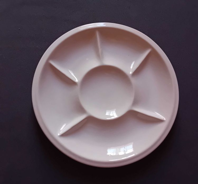 Porcelitowa patera - kabaret Pruszków, kolor biały. PRL.