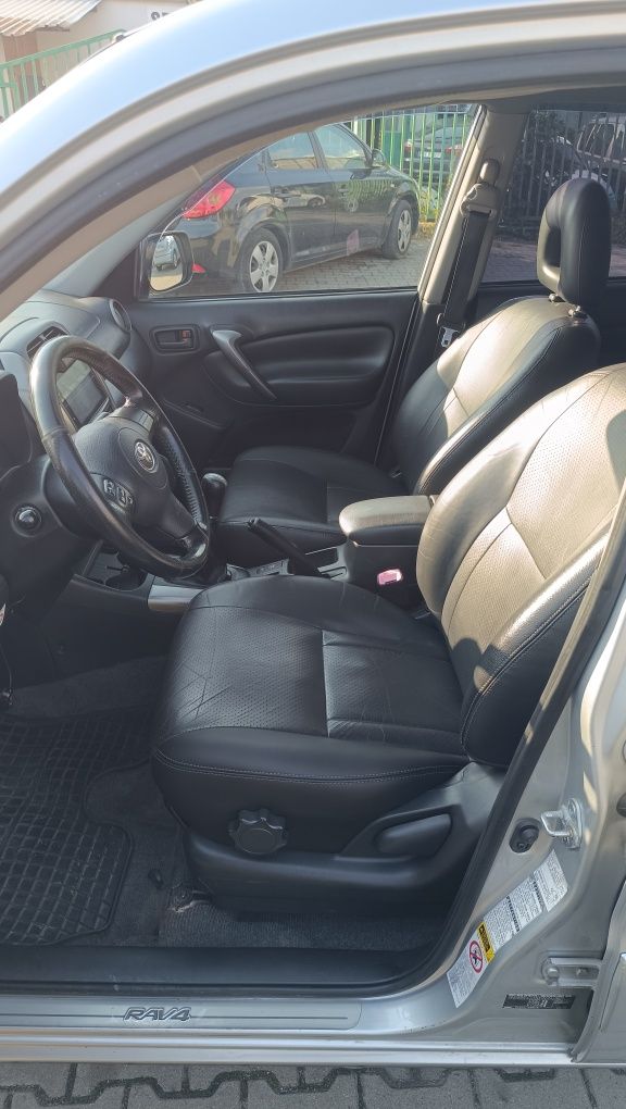 Doposażona Toyota RAV4 II 2.0 D4D