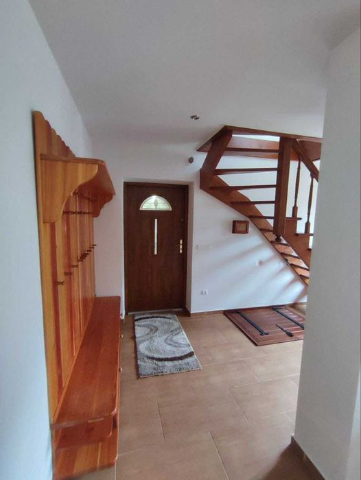 Довгострокова оренда  2 поверхового будинку на вул. Коротка 3