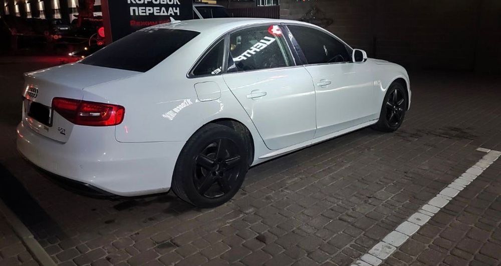 Продаю свою машину Audi A4 B8 2013 год. 2.0 Quattro .
