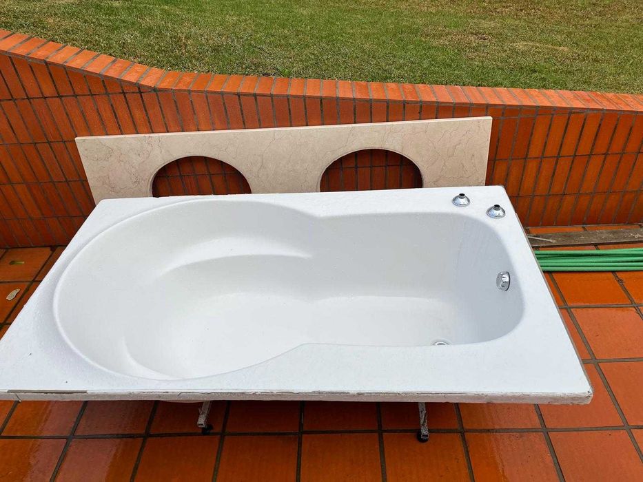 Banheira de cerâmica para casa de banho grande