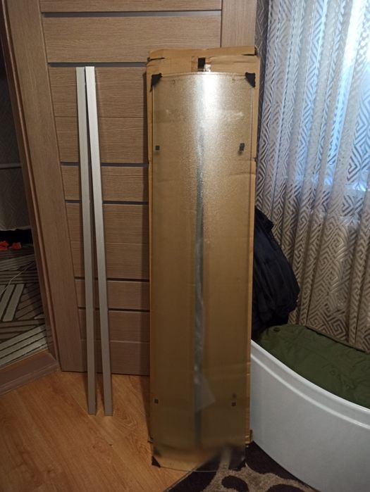 Продам двери и  боковые стёкла для душевой кабинки