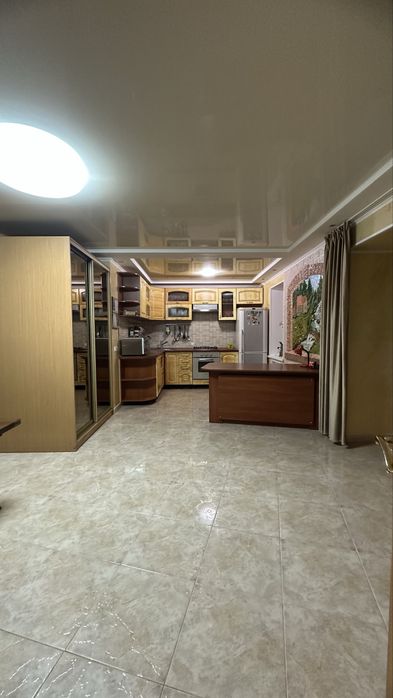 2к  поруч з центорм міста . Ремонт. Меблі. Техніка