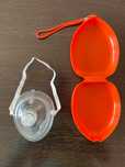 Caixa com Máscara de Reanimação SBV (Pocket Mask) GreetMed - nova