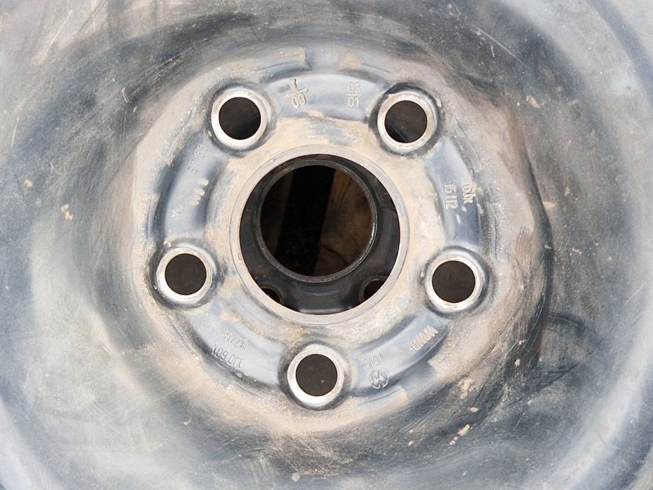 Opony zimowe na felgach stalowych 120zł sztuka