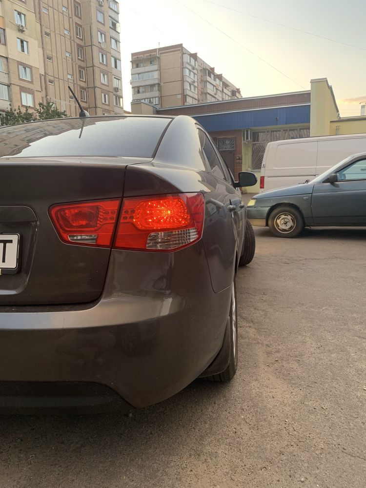 Kia Cerato 2011 A/T