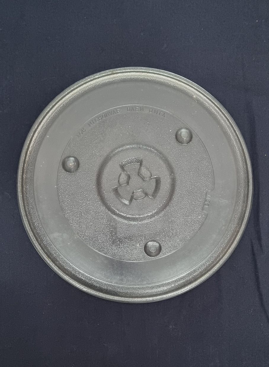 Prato de microondas com 27 cm.
