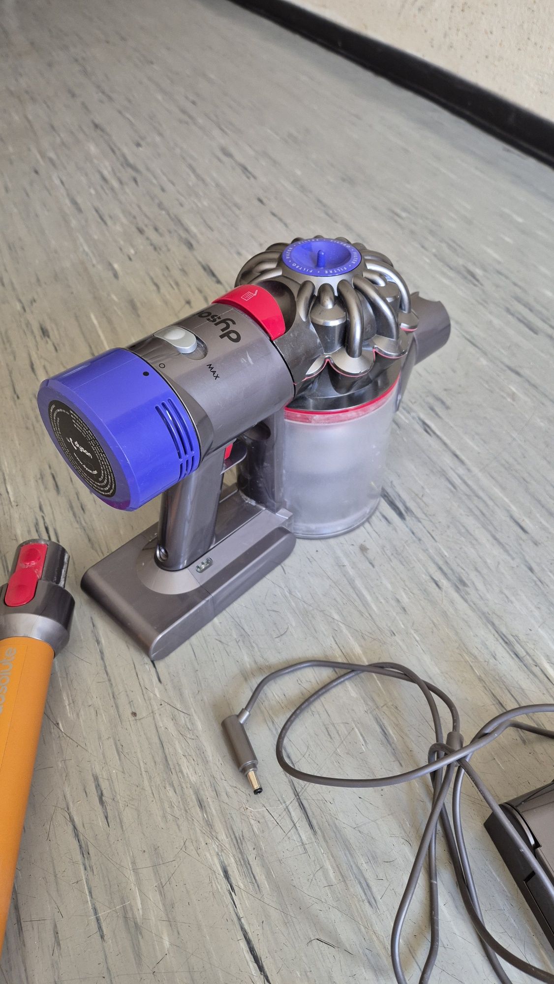 Dyson v8  odkurzacz