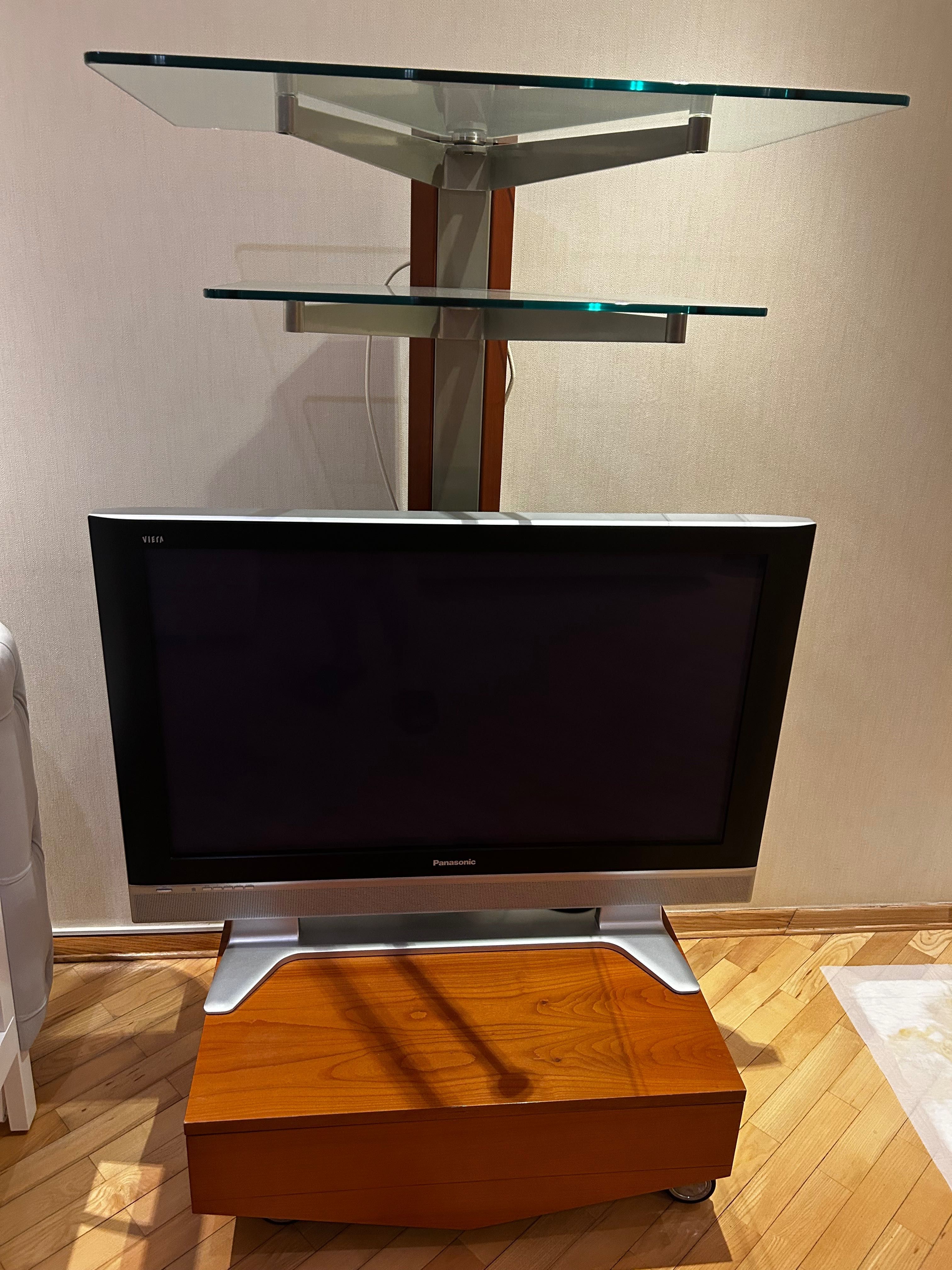 Телевізор Panasonic TH-42PA60E вместе с тумбой самовывоз(воз доставка)