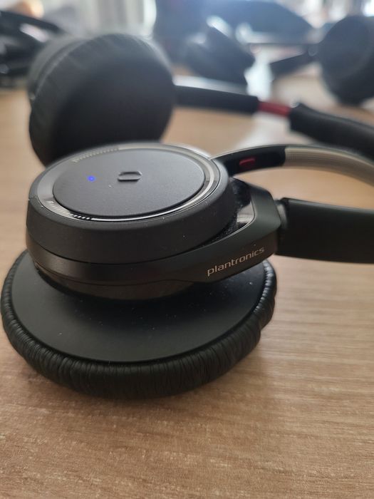 Słuchawki bezprzewodowe nauszne Plantronics Voyager Focus b825