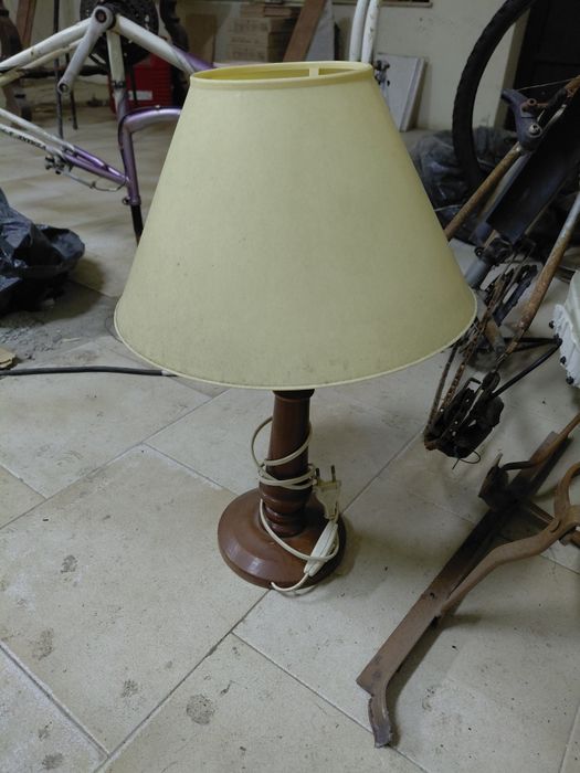 Candeeiro antigo de quarto a funcionar 5€