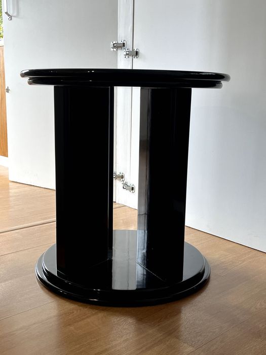 Mesa preta lacada com design dos anos 80