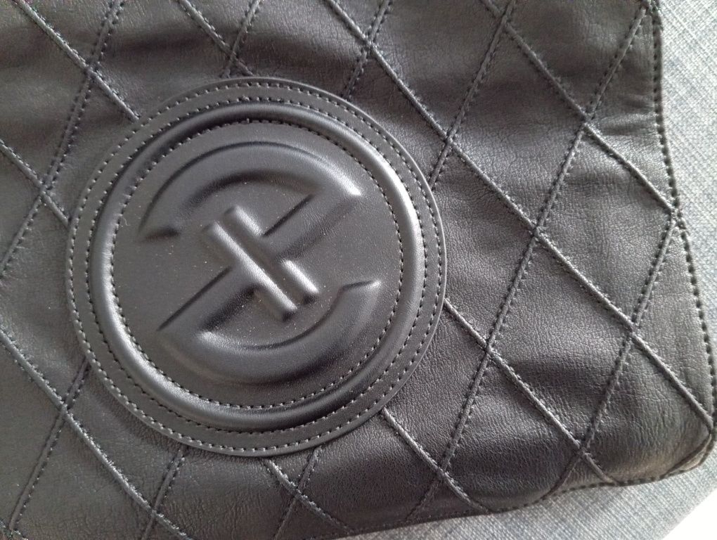 Nova bolsa de couro feminina de marca de designer independente. Por fa
