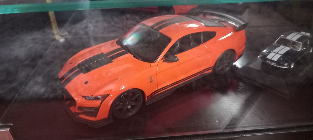 Shelby Gt500 escala 1/18