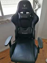 Cadeira de gaming Oversteel preta