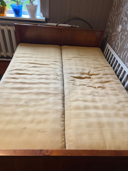 Двоспальне ліжко б/у