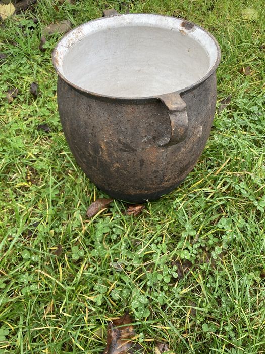 Garnek żeliwny zabytek