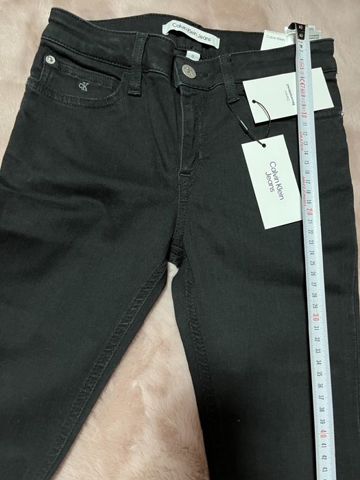 Calvin Klein Jeans spodnie dżinsy logo czarne ck mid rise skinny r XXS