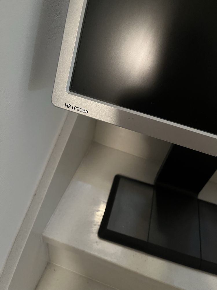 2 szt Monitor Hp lp2065 z funkcją pivot poziomy i pionowy monitor