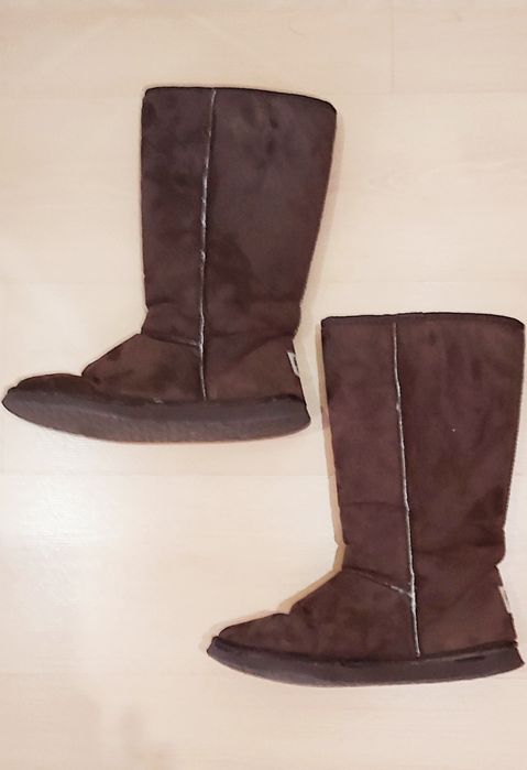 Botas castanhas em camurça