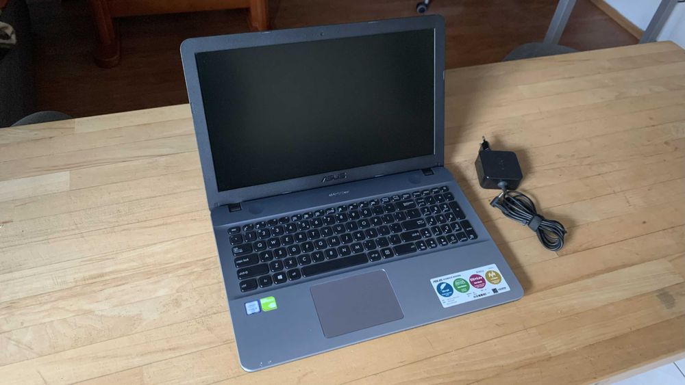 Laptop ASUS R541U 1TB nieużywany