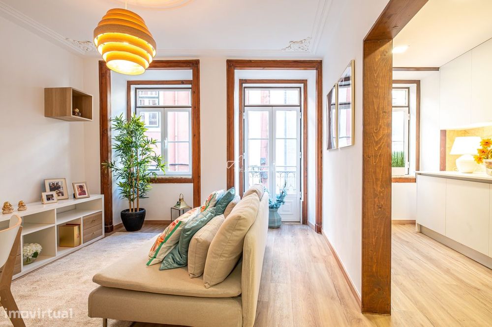 Apartamento T2 Renovado e Mobilado no Coração do Chiado