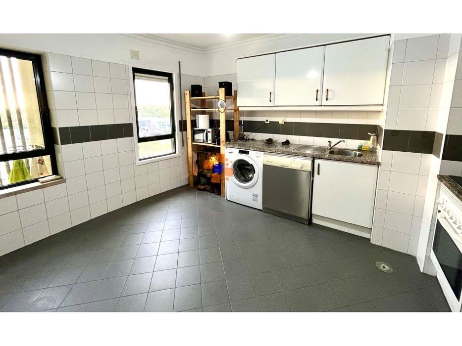 Oportunidade no Feijó - Apartamento T3 com Parqueamento e Arrecadação