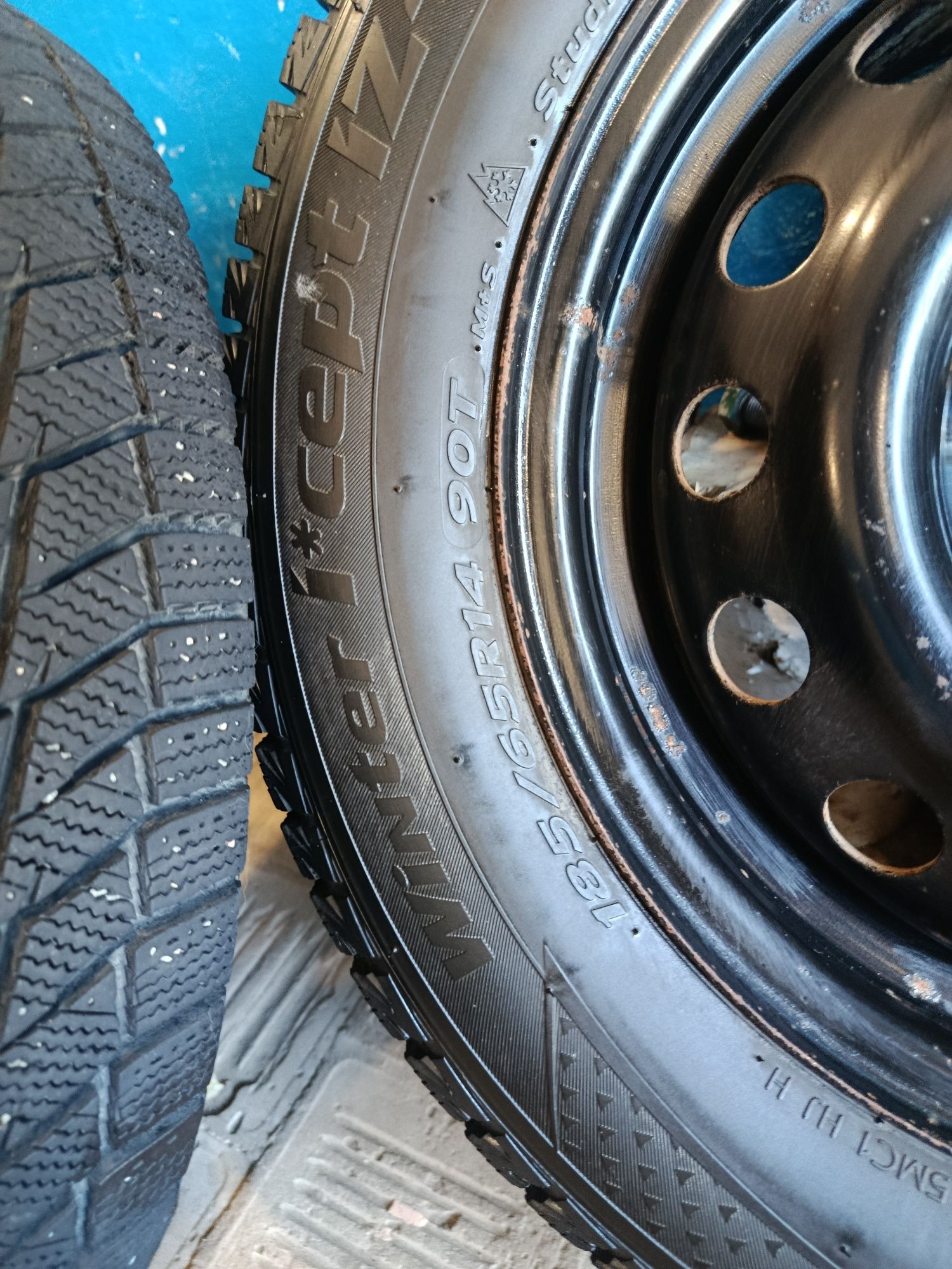 Продам резину с дисками Зима Hankook 185.65.R14