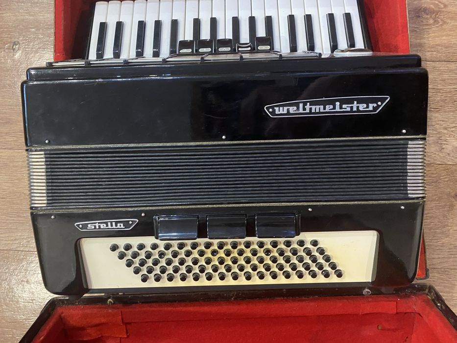 Продам акордеон в супер стані.