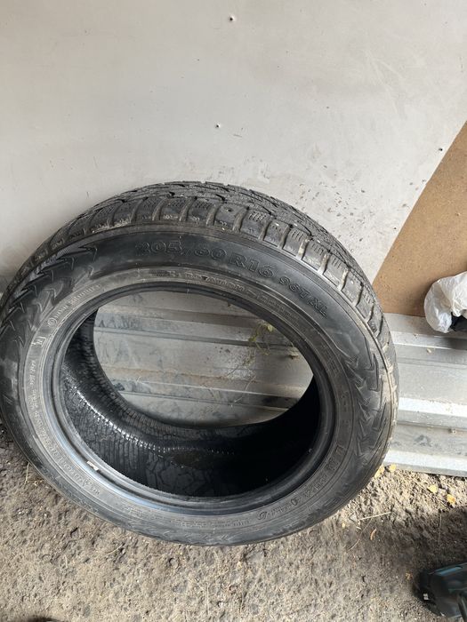 Зимова  гума Nokian 205x60 R16