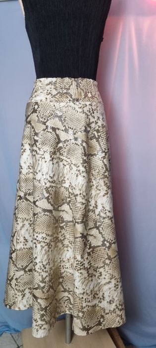 Spódniczka letnia, imitacja wężowej skórki roz. uniwersalny