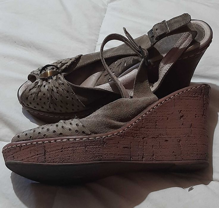 Sandálias de Plataforma, tamanho 40, em Suede
