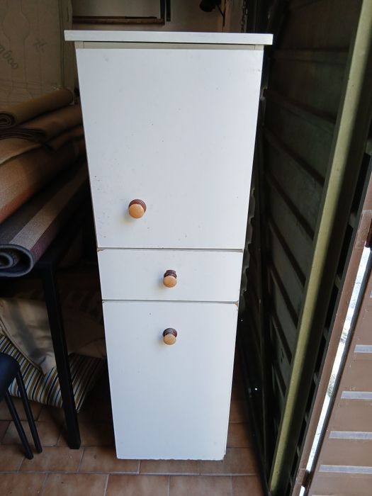 Móvel arrumos para WC