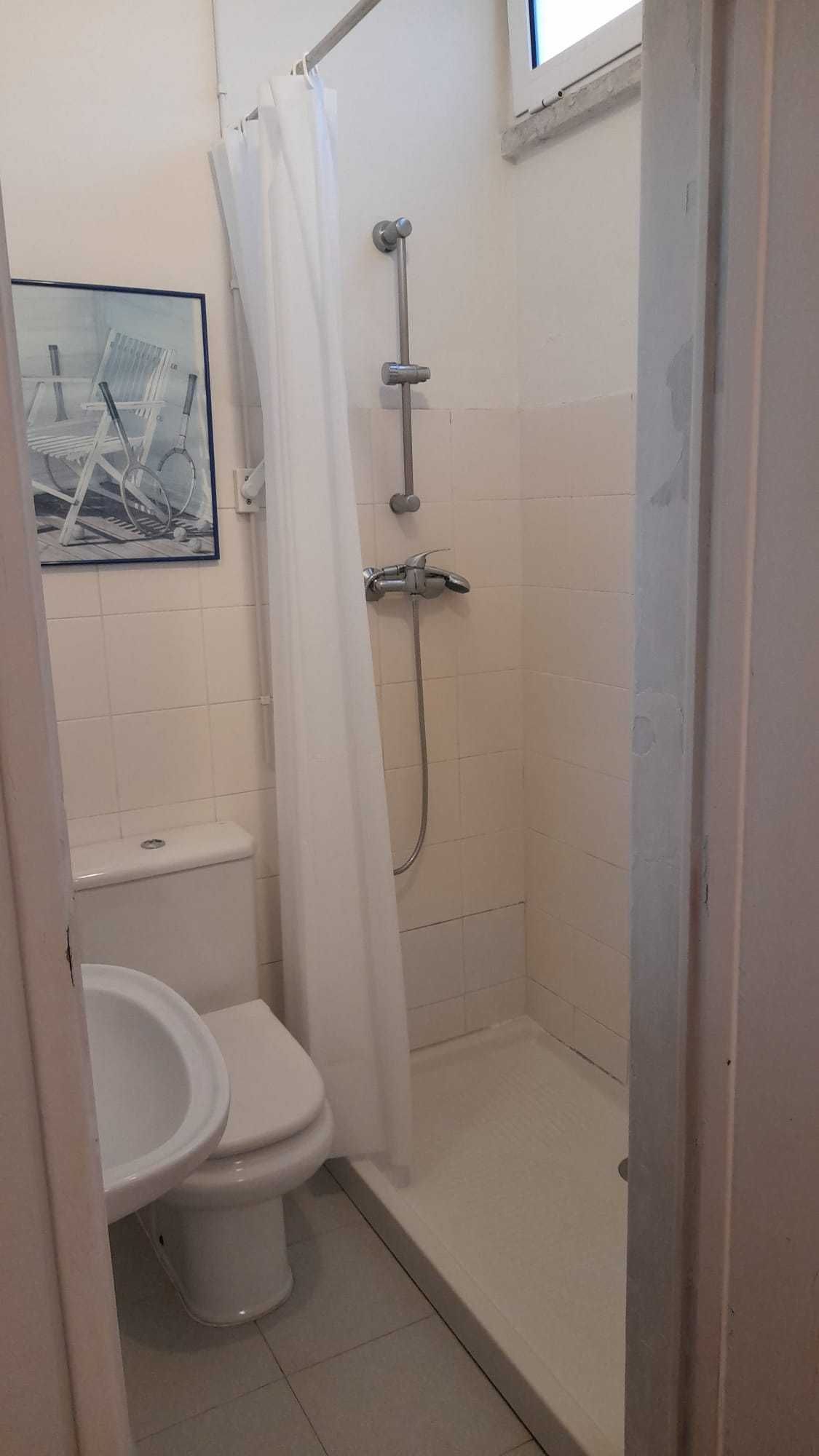 Quarto mobilado na Estrela