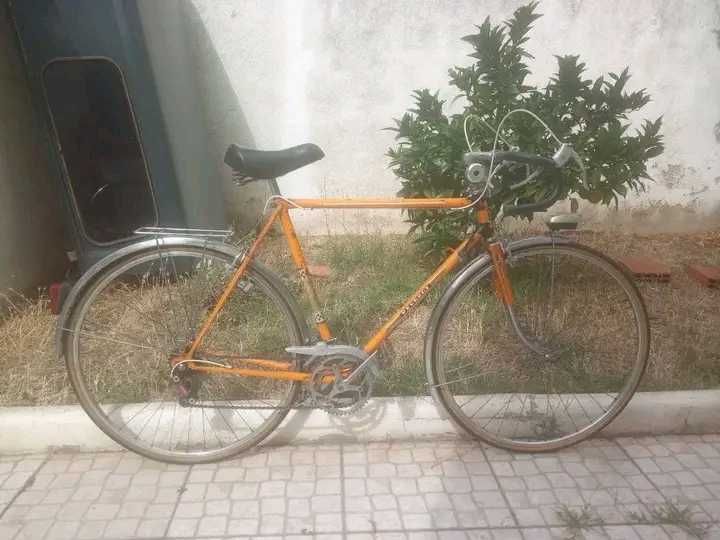Bicicleta Peugeot randoneur vintage laranja roda 700c 28
Tamanho 56