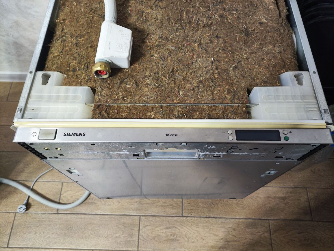 Посудомийна машина Siemens HiSense SE60590