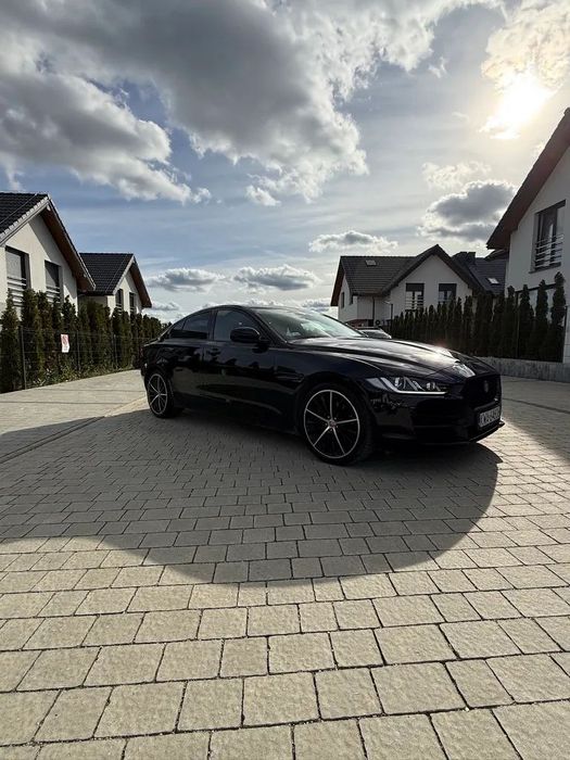 Jaguar XE Jaguar XE 2.0 Benzyna Full Black