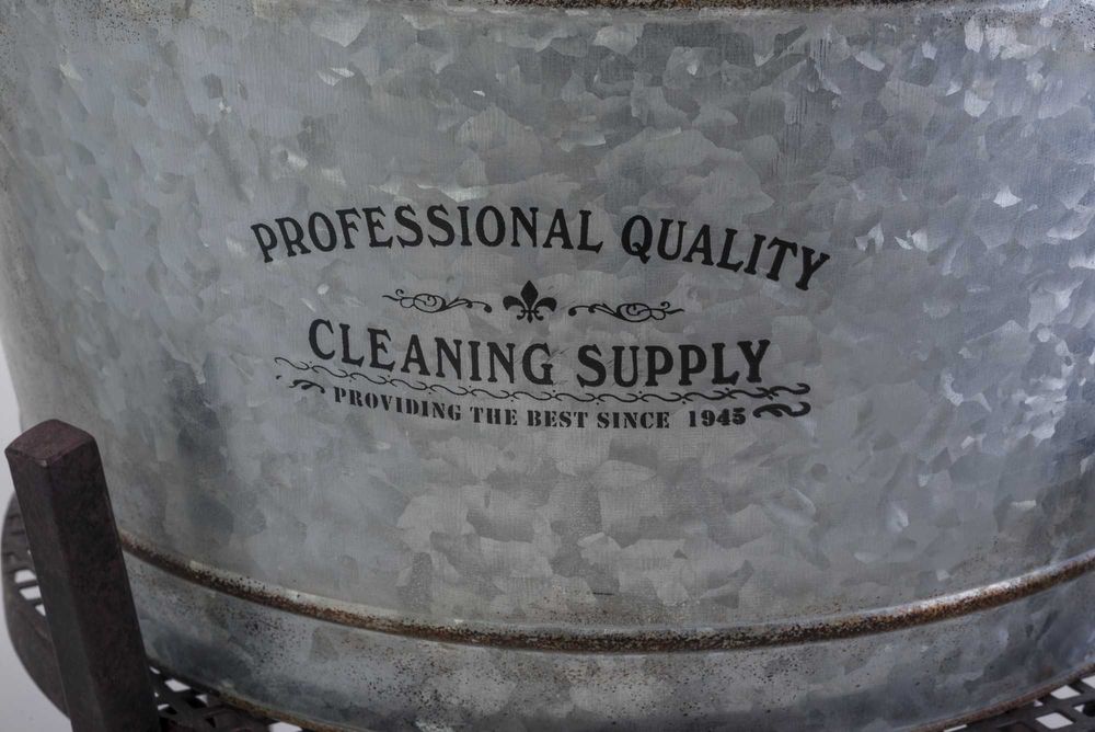 Stojak na wino butelki metalowy wysoki czarny stylizowany 130085