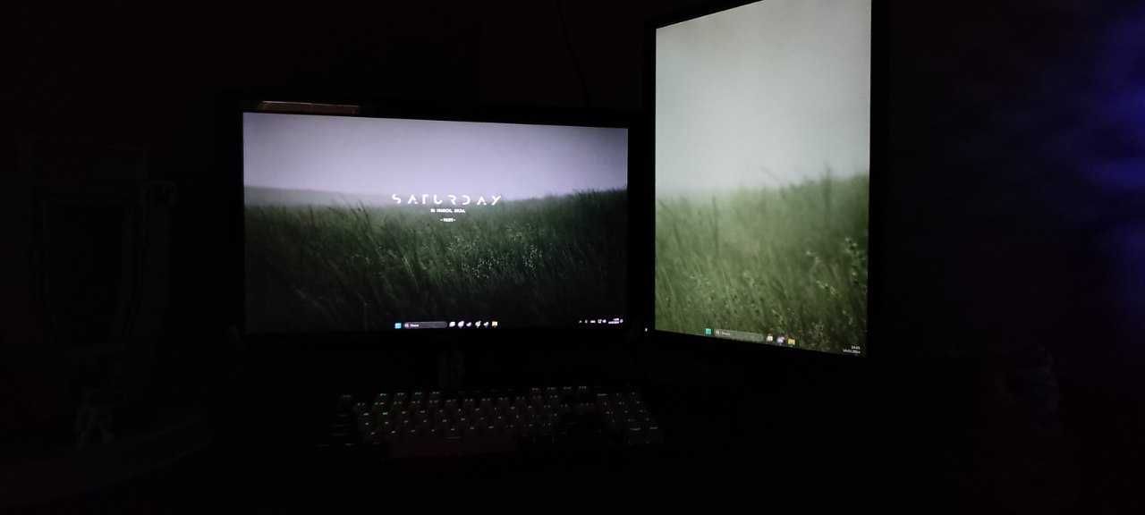 2 monitory, dwa przy 60 Hz
