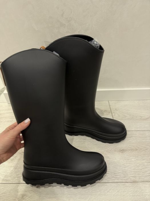 Резинові чоботі