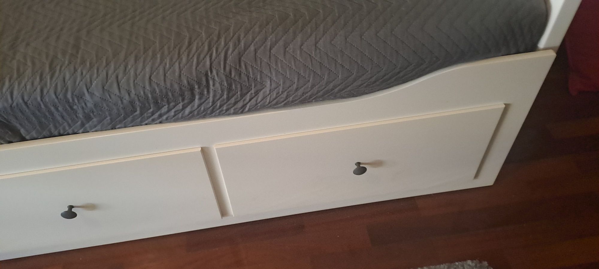 Cama Ikea linha Hemnes