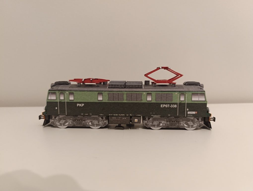 Model kartonowy pociąg autobus lokomotywa duża pasażerska EP07 , wagon