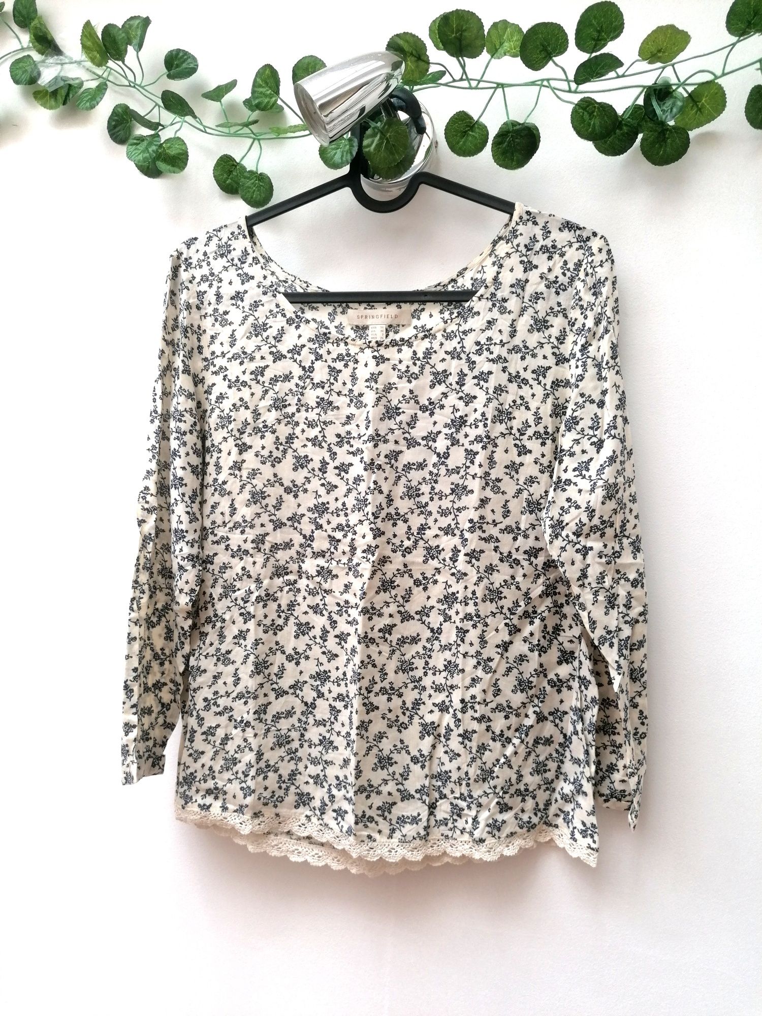 Blusa com Flores Azuis