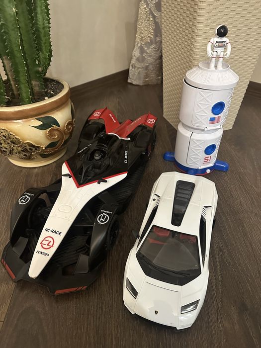 Машина на пульті 50 см. Трактор. Ракета. Деревʼяні рельси