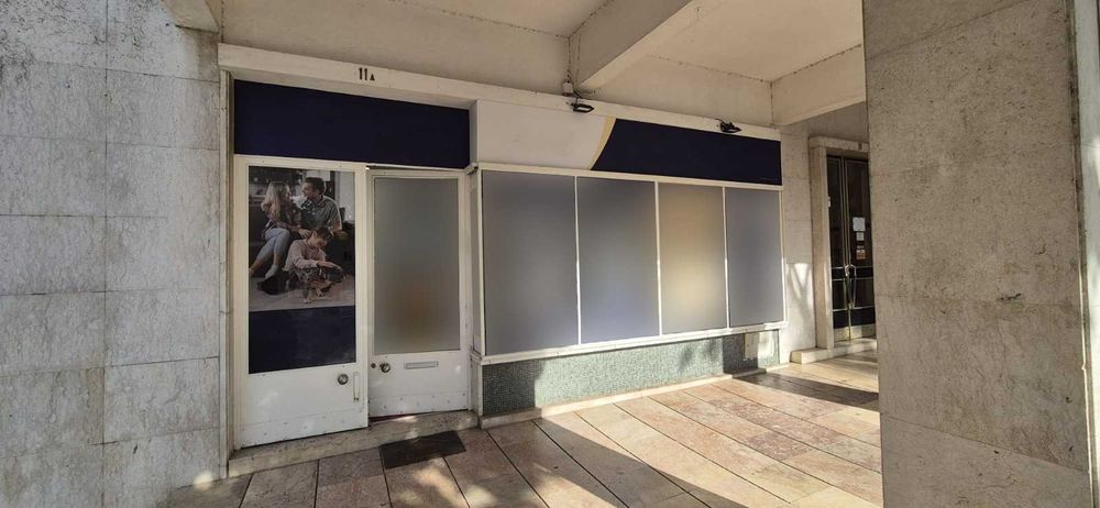 Loja de 64m na Amadora, Venteira, com 2 pisos