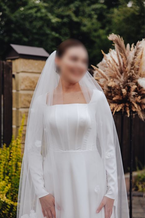 продам весільну сукню