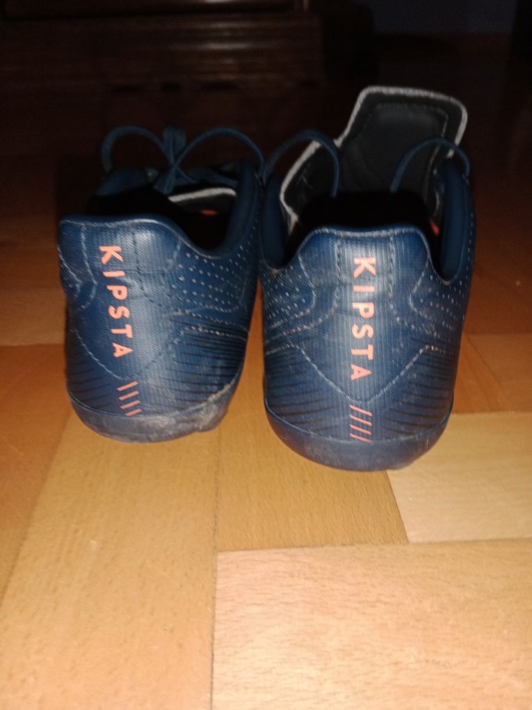 Buty piłkarskie korki