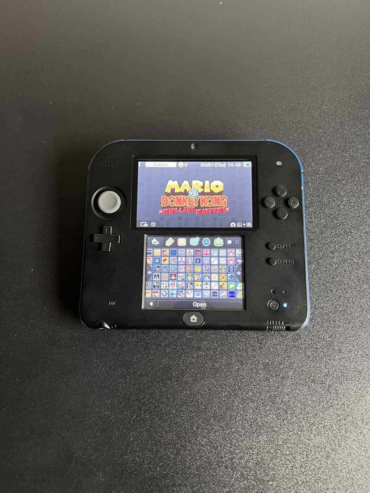 Nintendo 2DS Preta/Azul com 100+ Jogos