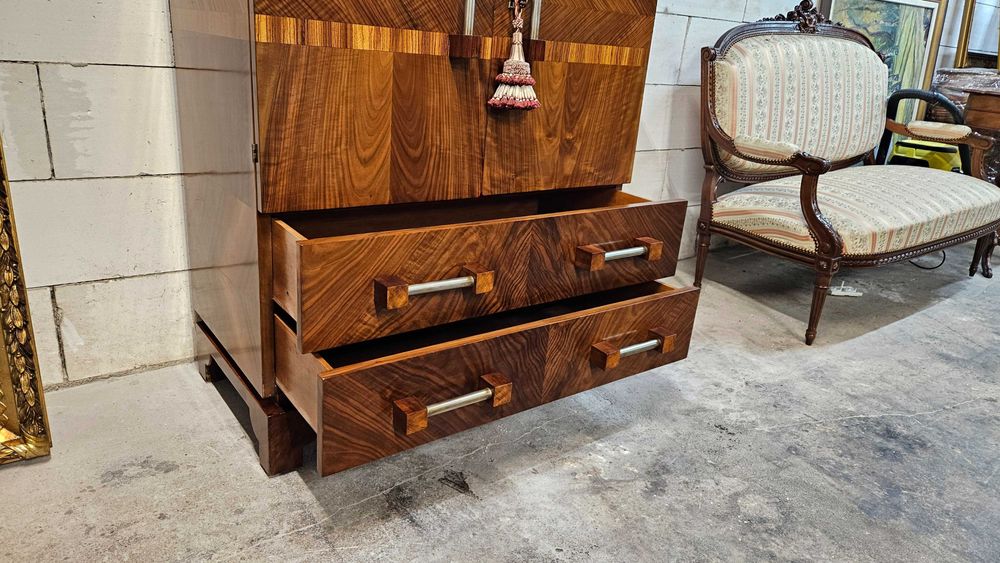 Stara podręczna szafka Komoda ART DECO ,,robi wrażenie,,