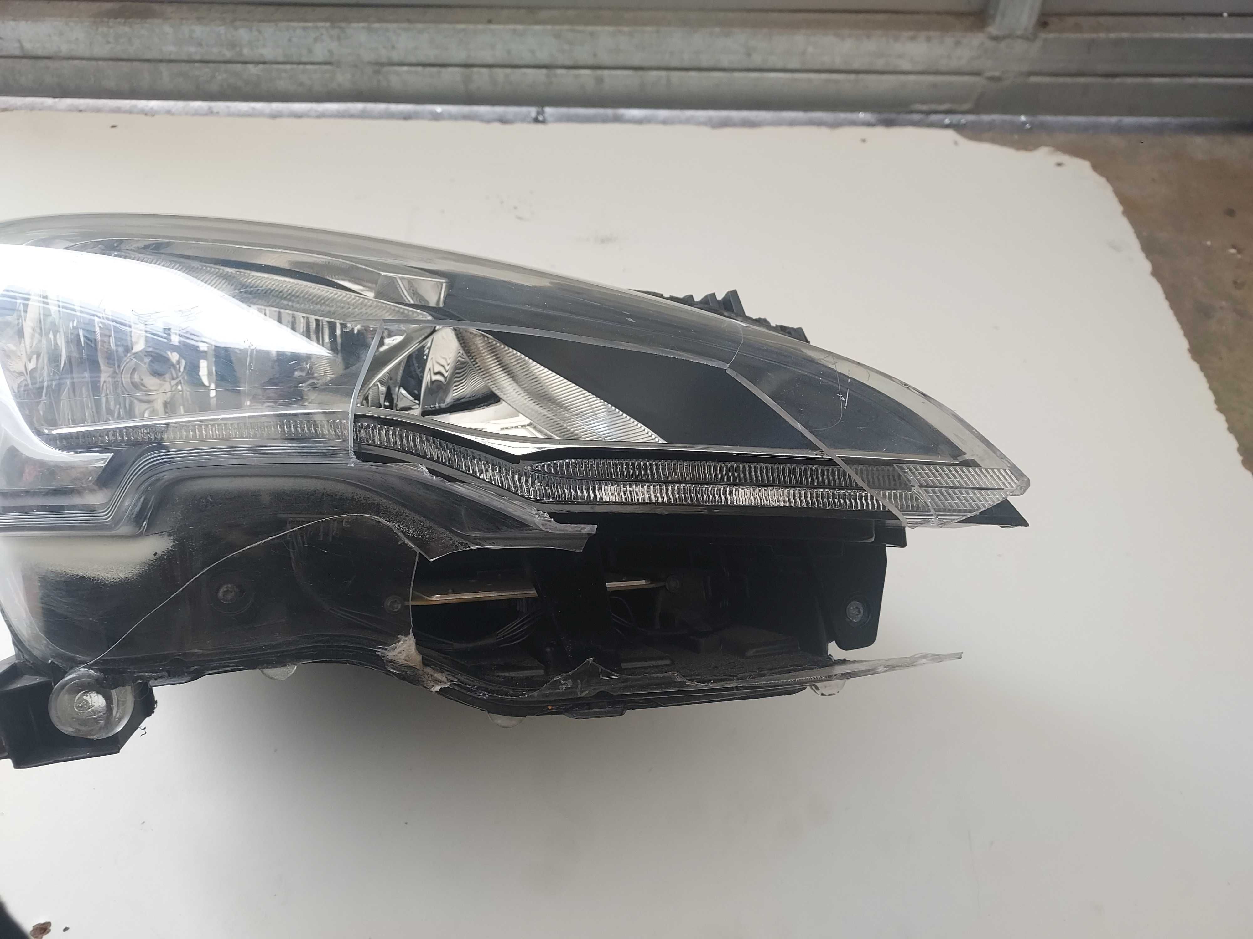 Lampa Prawy Przód Peugeot 3008 Lift  13-16